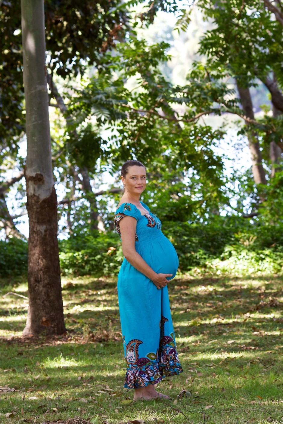 Maternity photo in a park