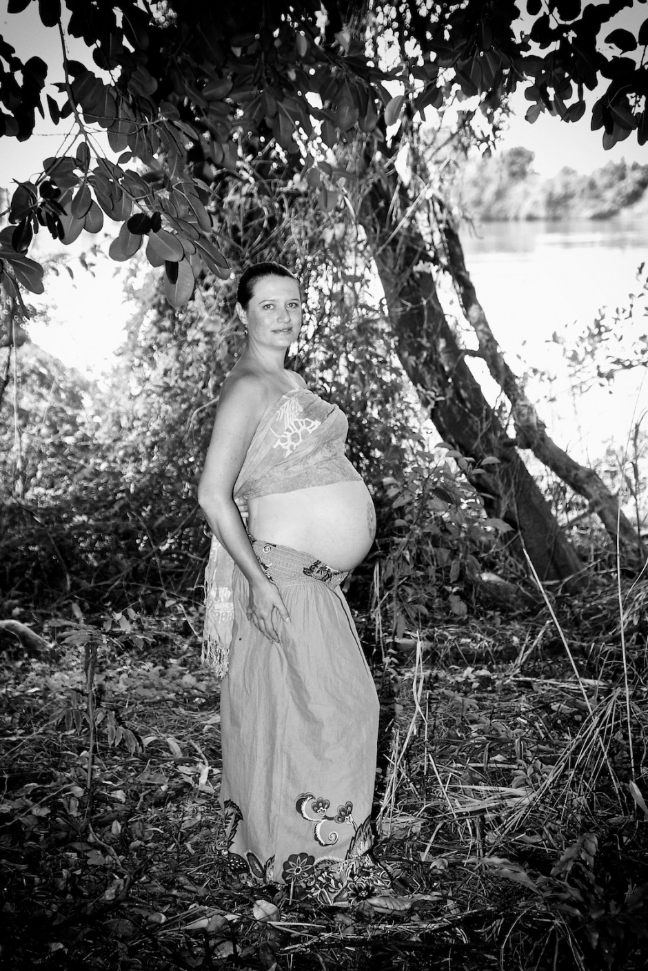 Black and white maternity photos